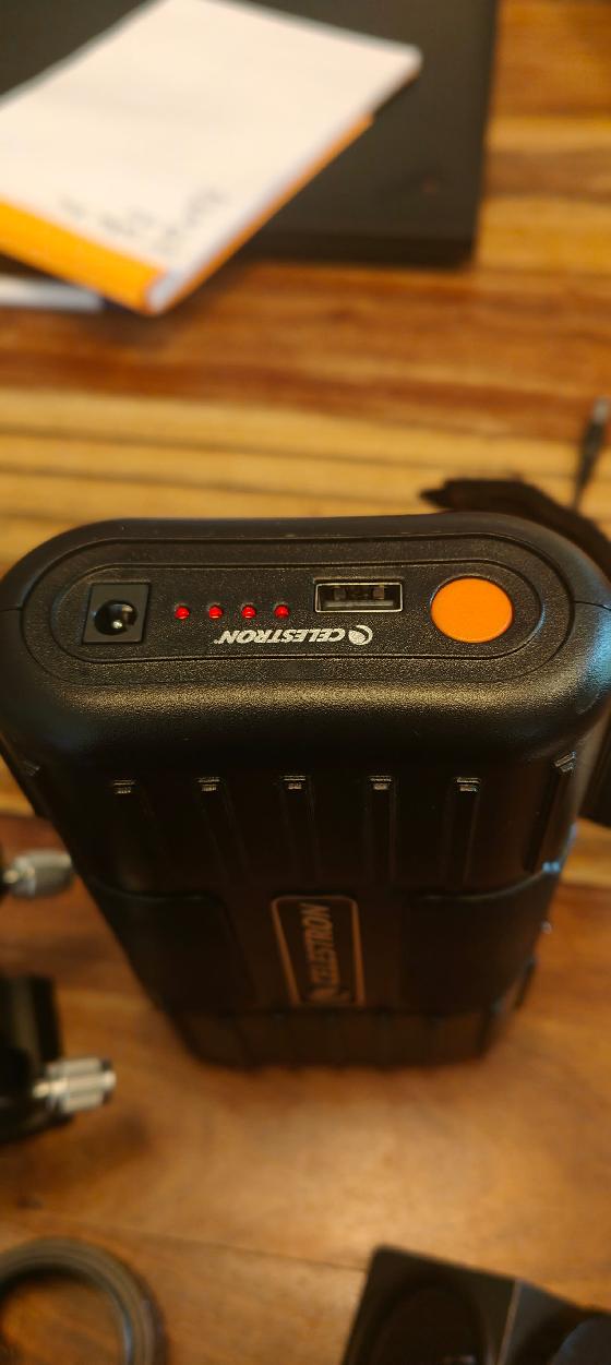 Divers accessoires : t2 Prisme Baader, bagues divers, batterie Celestron...