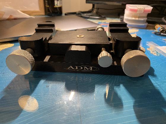 Platine  ADM réglable en hauteur 