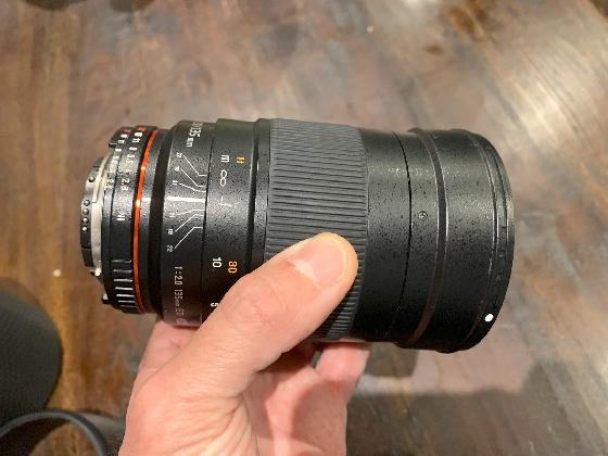 Samyang 135mm f/2 UMC monture Nikon F
