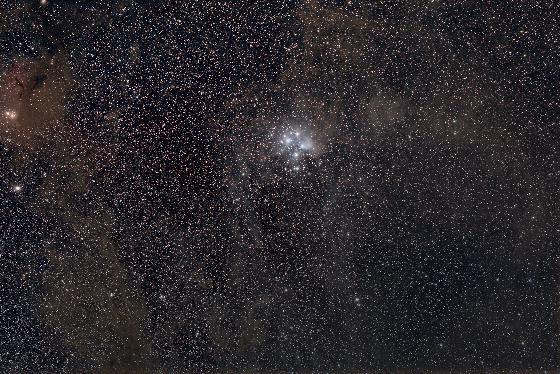 Les Pléiades et les nuages autour