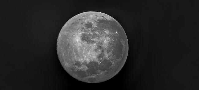 Première photo de lune