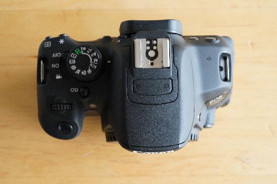 Canon 700D défiltré partiel avec 2 batteries, chargeur et sangle