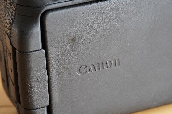 Canon 700D défiltré partiel avec 2 batteries, chargeur et sangle