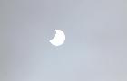 eclipse  au travers de la brume eos 450D Tokina 300mm
