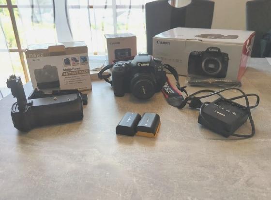 Canon EOS 90D avec accessoires