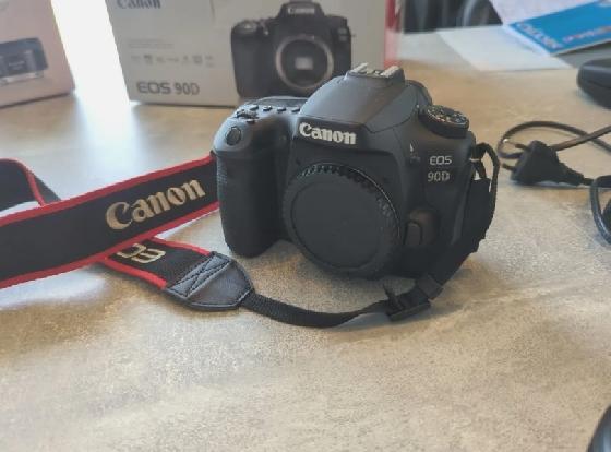 Canon EOS 90D avec accessoires
