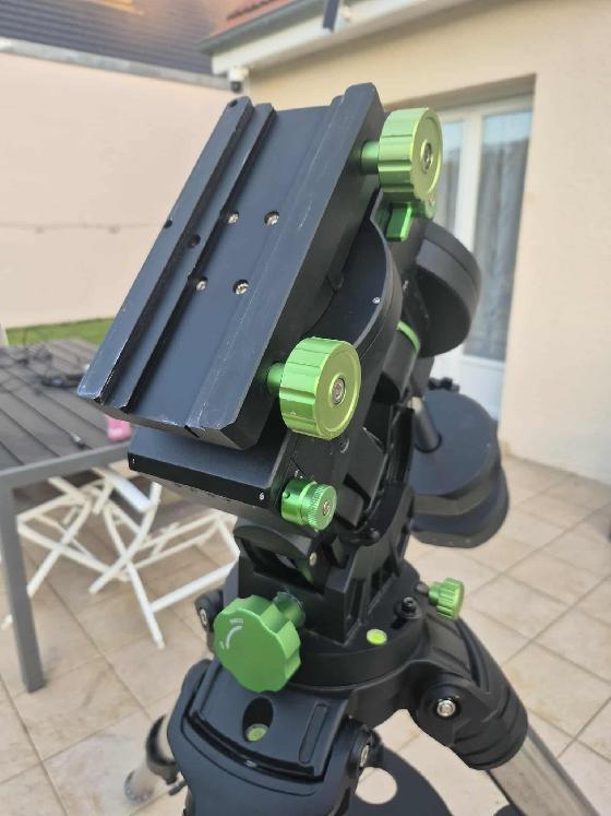 Monture Skywatcher CQ350 PRO avec trépied