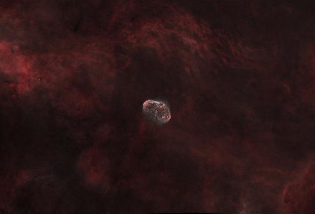 Croissant (C27) sur fond de nuages