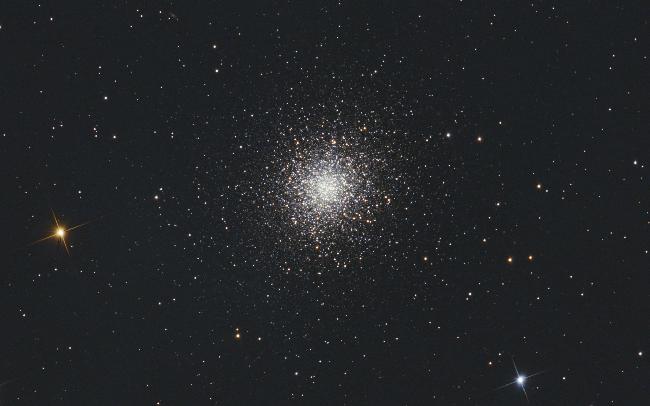 M13 sous la pleine lune