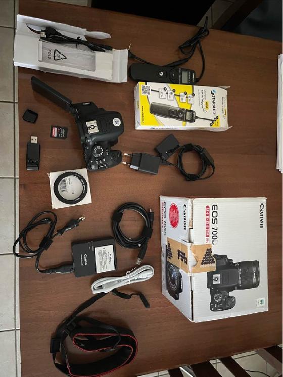 Canon EOS 700D defiltré LPF-1 nu + bague M48 avec accessoires et câbles 