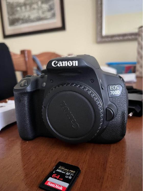 Canon EOS 700D defiltré LPF-1 nu + bague M48 avec accessoires et câbles 