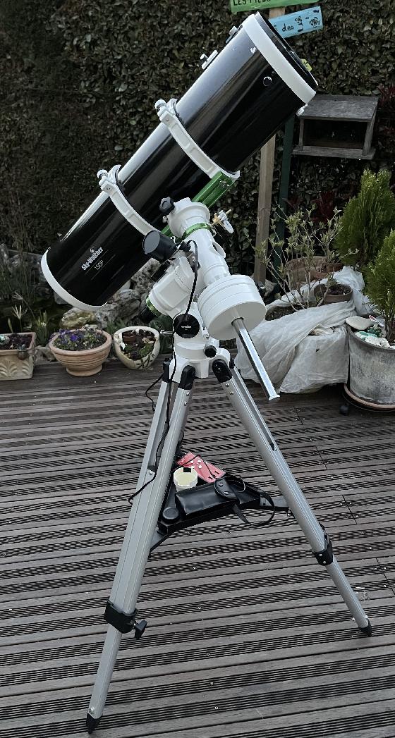 Monture télescope Skywatcher EQ3-2 motorisée double axes avec viseur polaire et trépied
