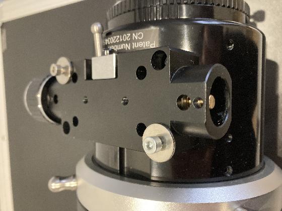 Porte-oculaire préparé pour moteur de mise au point