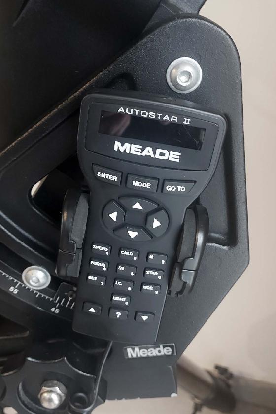 Monture équatoriale et altazimutale MEADE LX200 GPS 12''