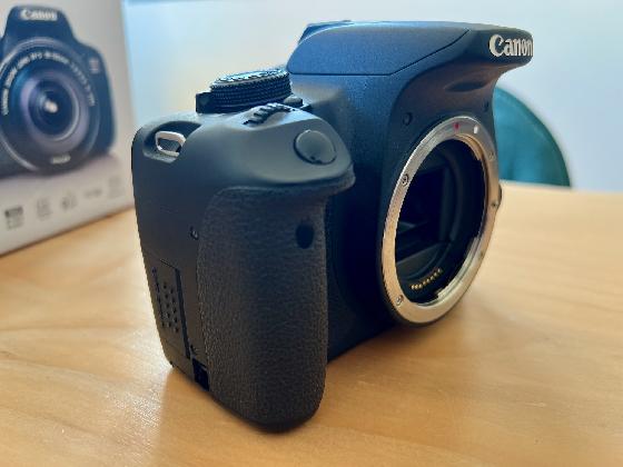 Canon EOS 700D Défiltré partiel + Accessoires