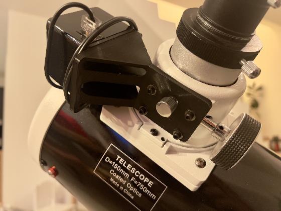 Skywatcher 150/750 + focuser + filtre solaire + accessoires