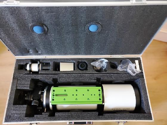 Lunette dans sa boite d'origine.