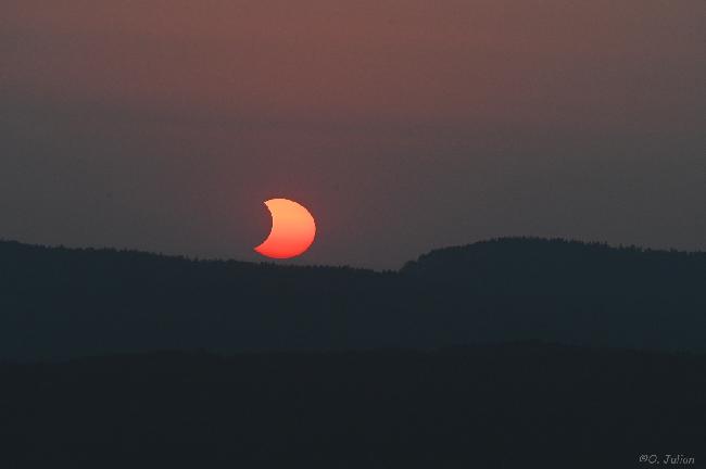 Coucher de soleil à la fin de l'éclipse