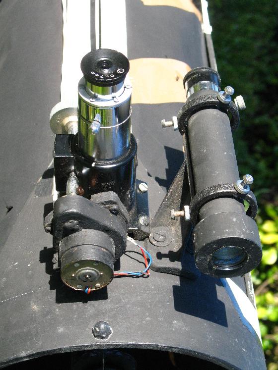 chercheur et oculaire motorisé