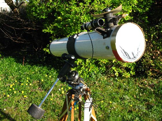 TELESCOPE 150/900 monture équatoriale motorisée avec télécommande