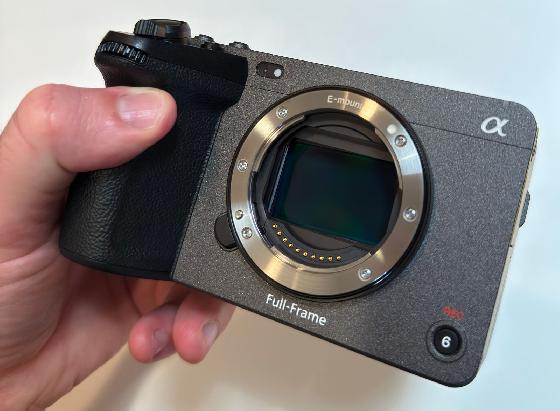 Sony Alpha FX3 Full-Frame Cinema Line + Poignée XLR SmallRig