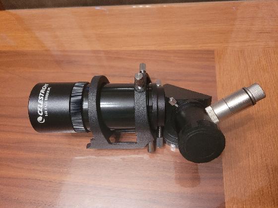 Chercheur 9x50 redressé et illuminé 