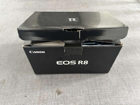 Canon EOS R8