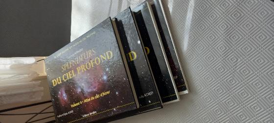 Vends les 4 volumes de l'atlas "Splendeurs du ciel profond " de Laurent Ferrero