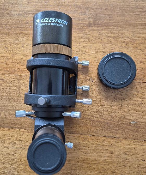 CHERCHEUR 9x50 à 90° coudé/redressé/illuminé CELESTRON