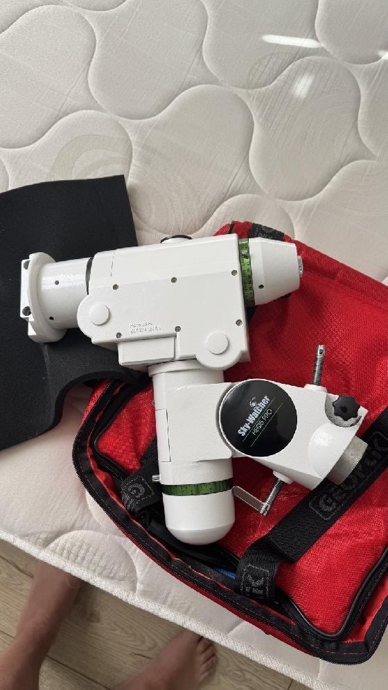 Monture HEQ5 Pro, détail logo Sky-Watcher