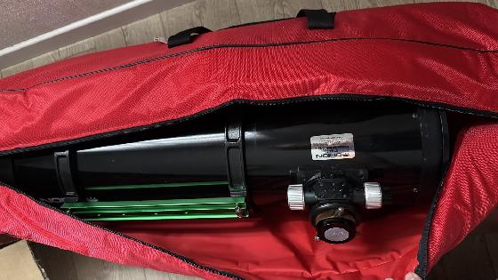 Tube Orion 8" f/3.9 dans son sac de transport