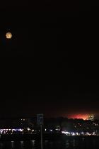 Lune et feu d'artfices