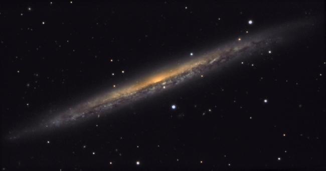 NGC5907_2_nuits-100%-19084_sec-inj_10%_coul-mono-trait_final-colorisée