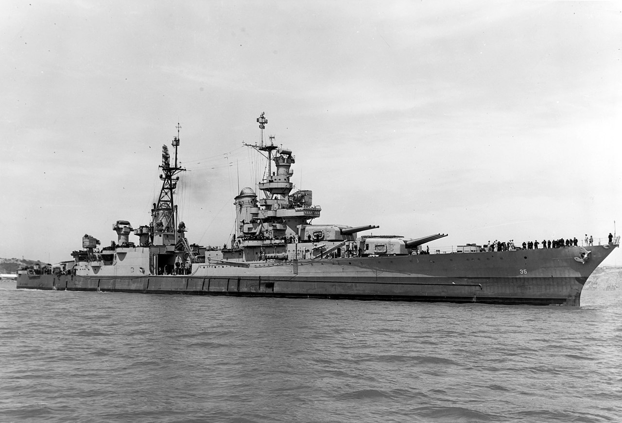 1280px-USS_Indianapolis_%28CA-35%29_off_the_Mare_Island_Naval_Shipyard_on_10_July_1945_%2819-N-86911%29.jpg