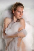 14033084-beauty-girl-in-bath-foam.jpg