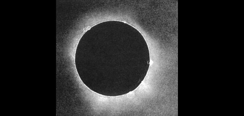 Eclise-solaire-premi%C3%A8re-photo-Berko