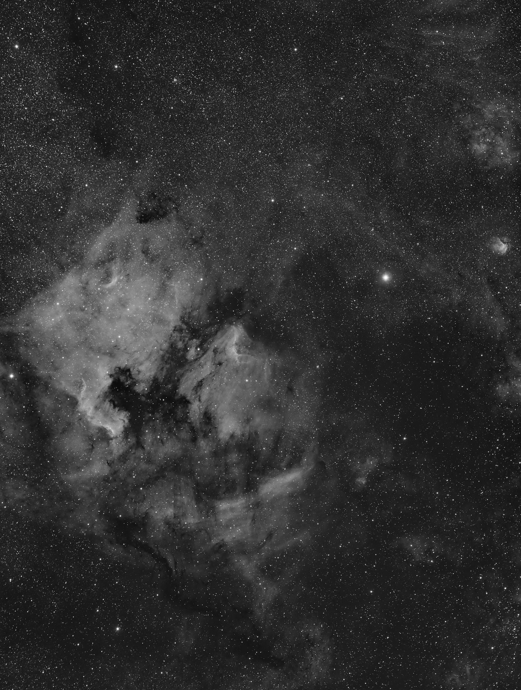 20171016_NGC7000Deneb_Ha_30x300s_1.jpg
