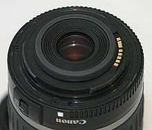 220px-Canon_EF-S_lens_mount.jpg