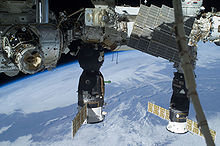 220px-STS-129_EVA3_Unity_Zarya_Soyuz_and