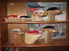 220px-Traditional_Japanese_Footwear.jpg