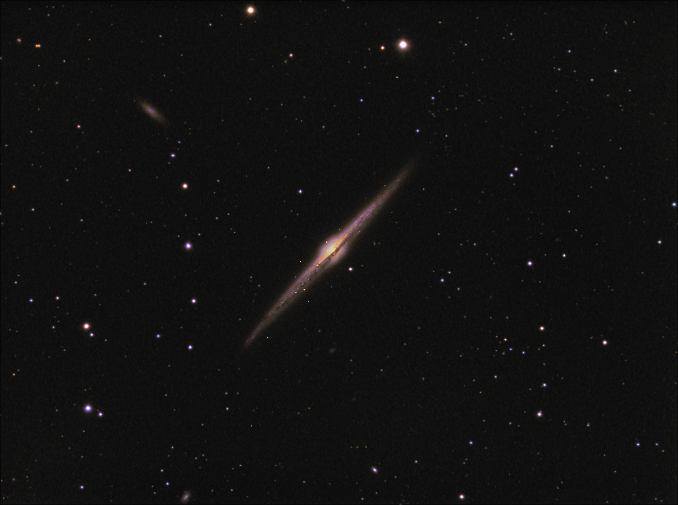 351037NGC4565copieajoutdelagalaxiepriseauc8en2013modelabjauneetcorrectionselectivermagenta30cyan19.png