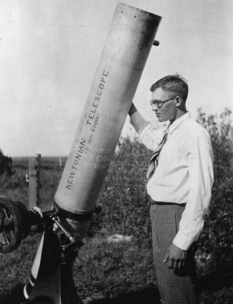 459px-Clyde_W._Tombaugh.jpeg