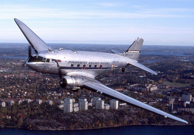 800px-Douglas_DC-3%2C_SE-CFP.jp