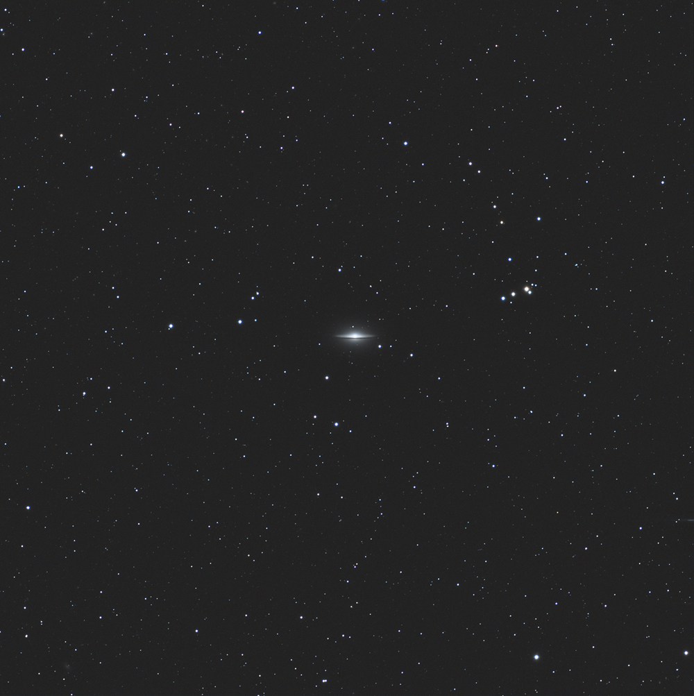 Messier%20104%20grand%20champ%20r%e9duit%20FSQ%20G2%204000%20Avril%202017.jpg
