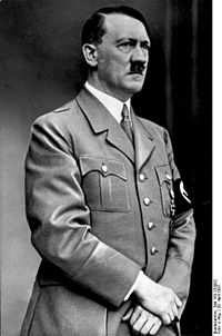 200px-Bundesarchiv_Bild_183-S33882%2C_Adolf_Hitler.jpg