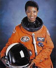 200px-Dr._Mae_C._Jemison%2C_First_African-American_Woman_in_Space_-_GPN-2004-00020.jpg