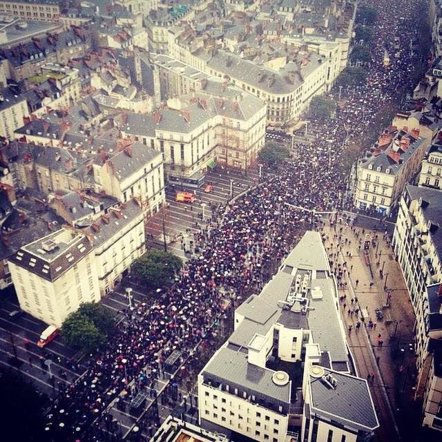 nantes-gigantesque-marche-de-100-000-personnes_0.jpg?itok=2Uekni1C