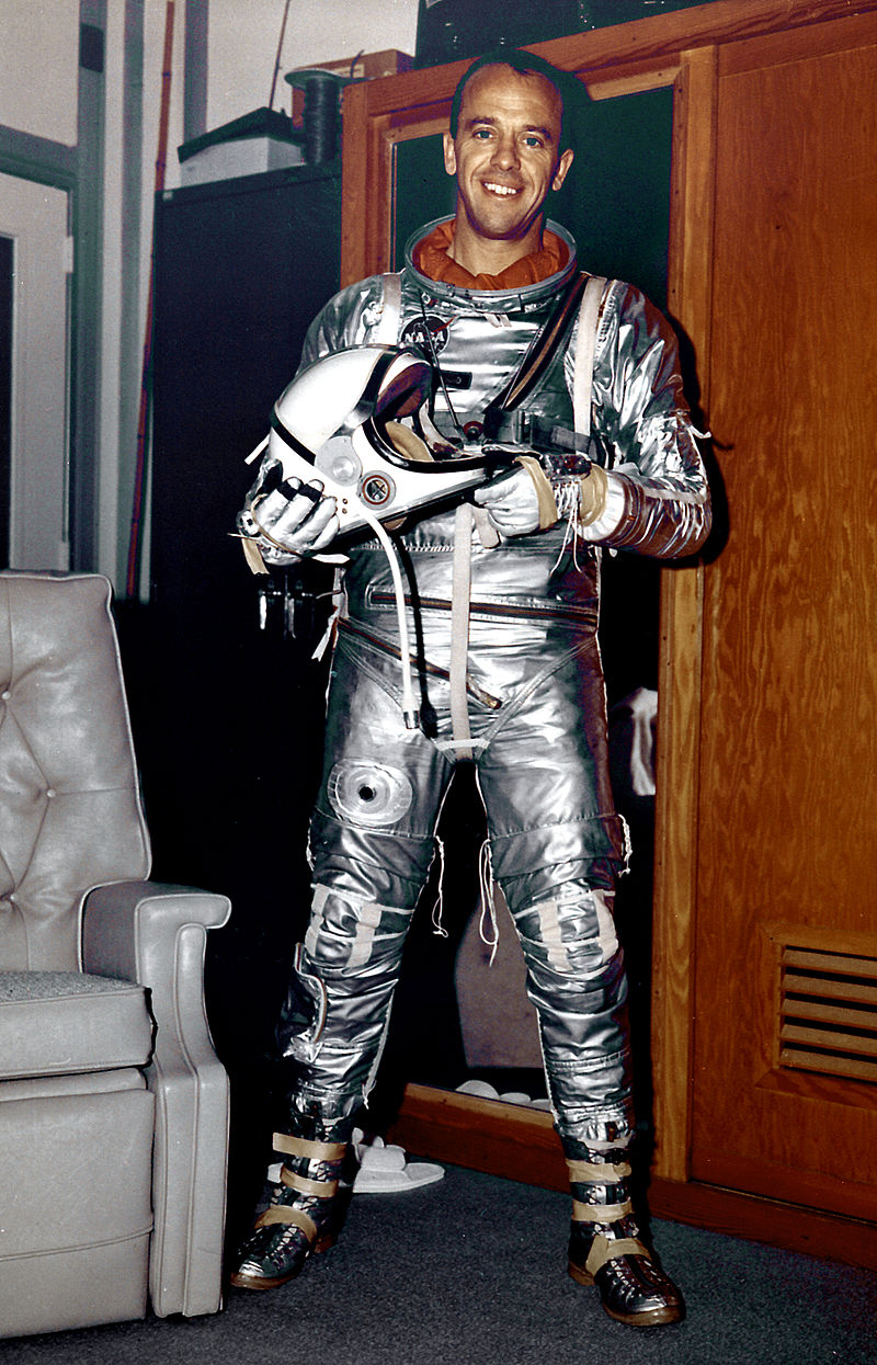 800px-Alan_Shepard_in_Mercury_flight_suit.jpg