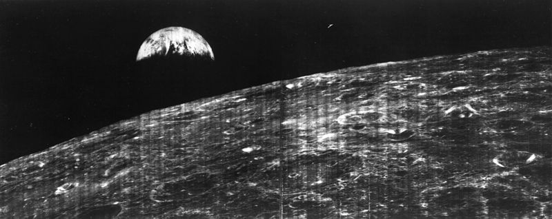 800px-First_View_of_Earth_from_Moon.jpg