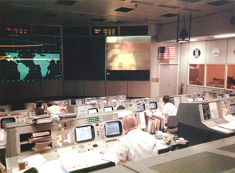 800px-Mission_Operations_Control_Room_during_Apollo_13.jpg